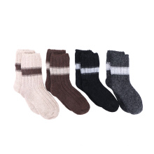 Diseño caliente vender sus propios calcetines de invierno de lana personalizados para mujeres de moda